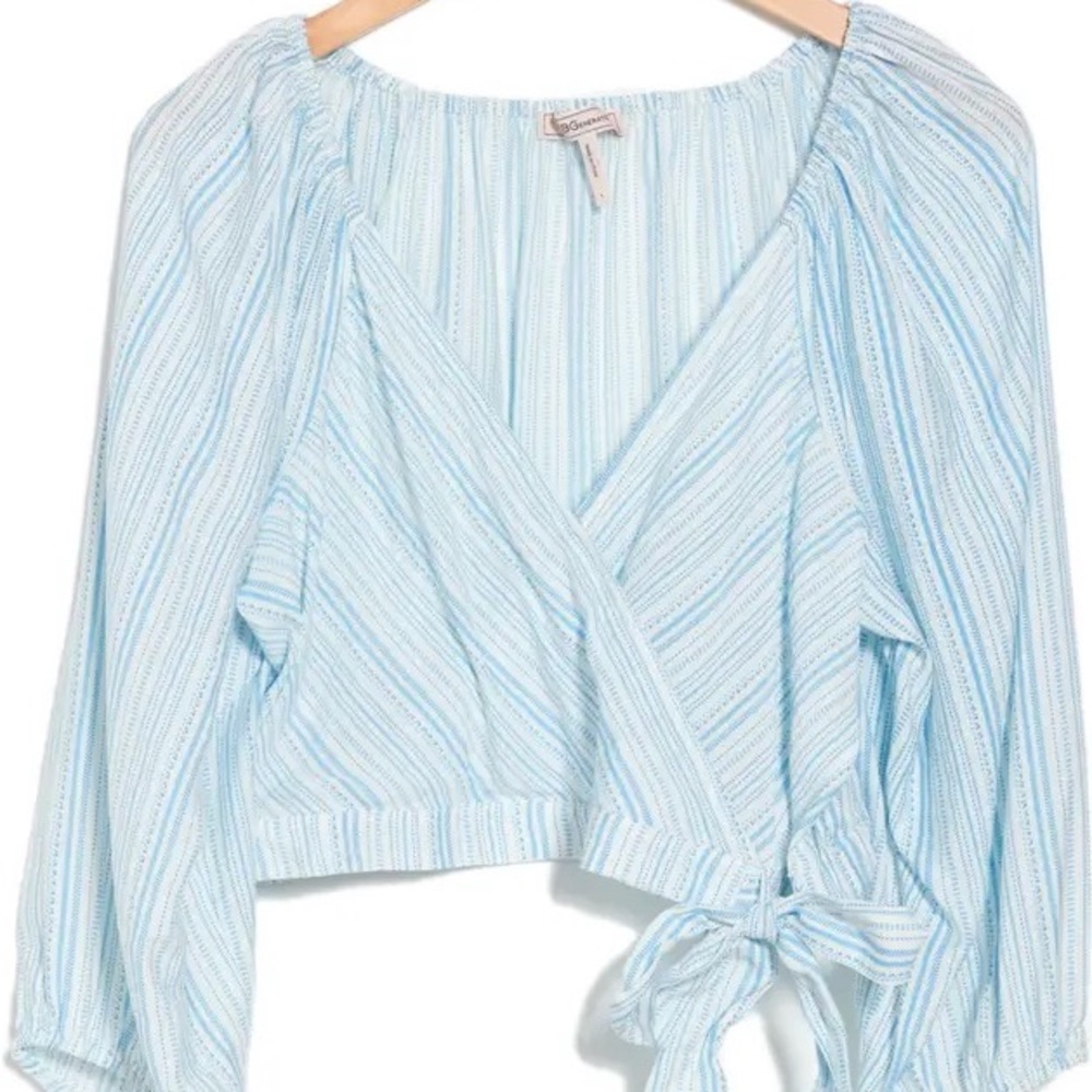 BNWT BCBGENERATION Crop V-Neck Wrap Top Size M